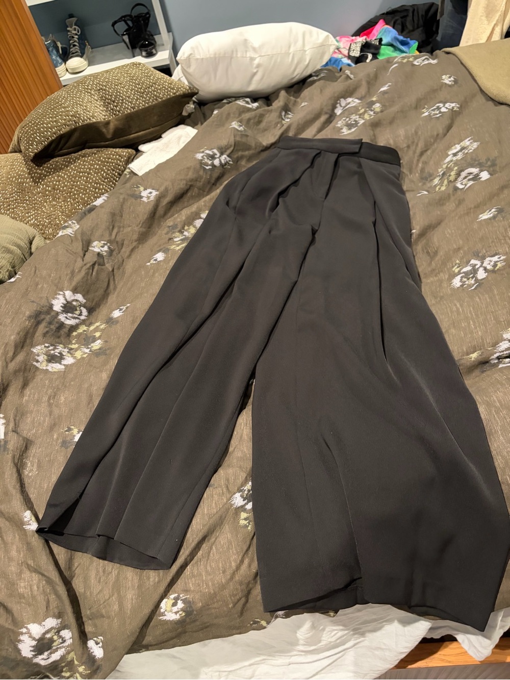 Zara Black Wide-Leg Pleated Trousers